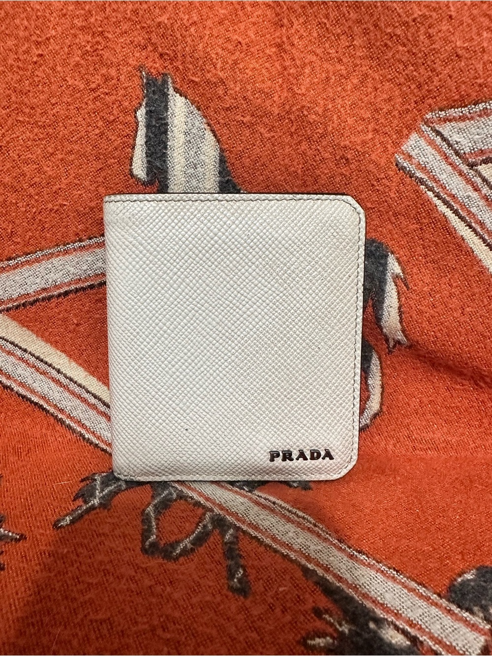 PRADA ❤️🌟WHITE SAFFIANO LEATHER BIFOLD WALLET ⭐️